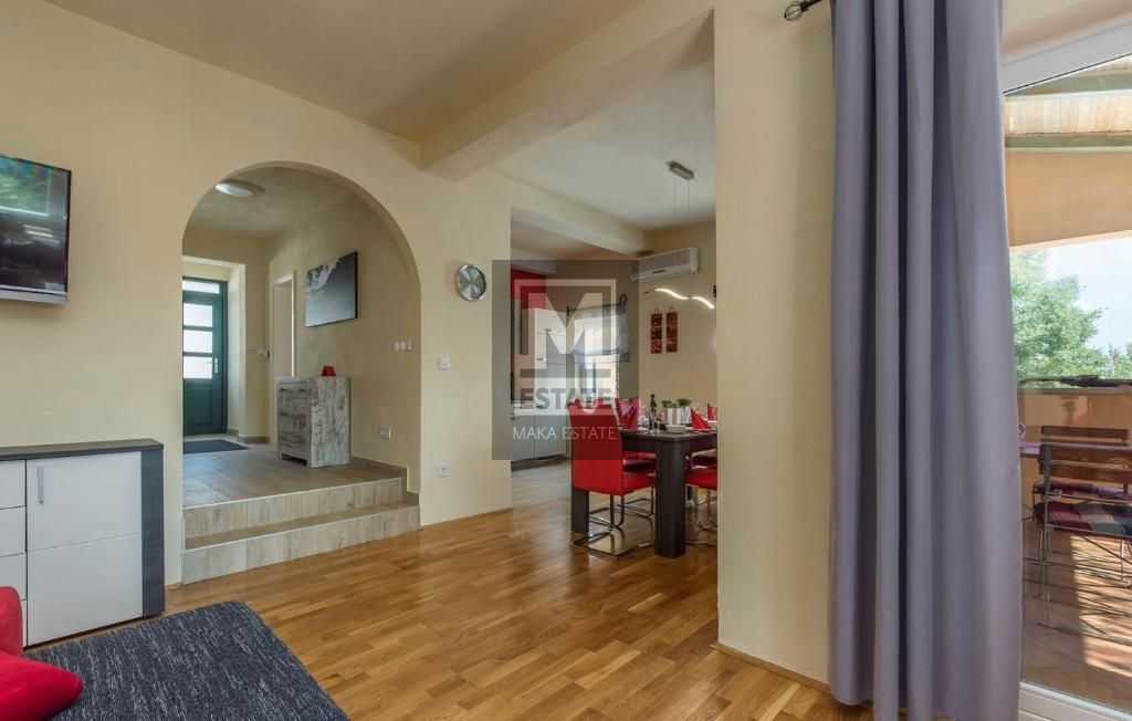 Parenzo, dintorni, Casa con piscina e bellissima vista sul mare