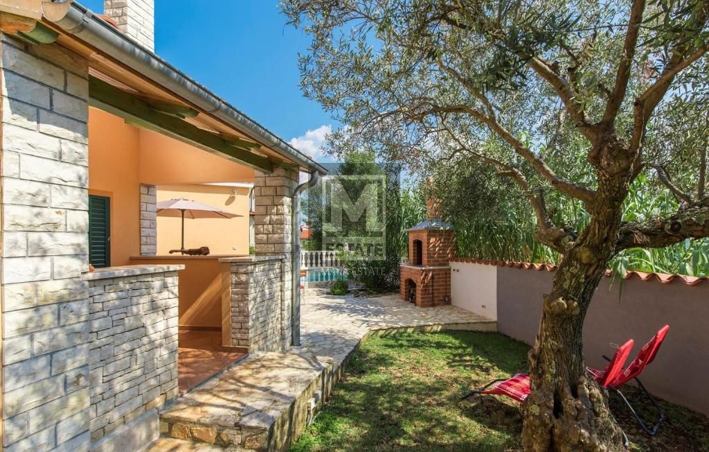 Parenzo, dintorni, Casa con piscina e bellissima vista sul mare