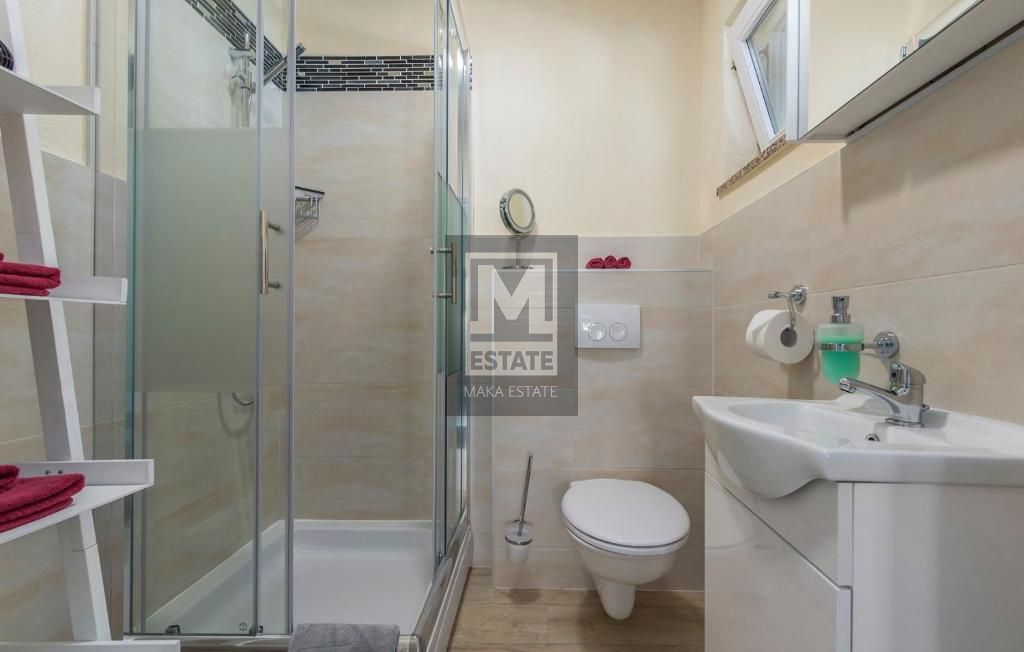 Parenzo, dintorni, Casa con piscina e bellissima vista sul mare