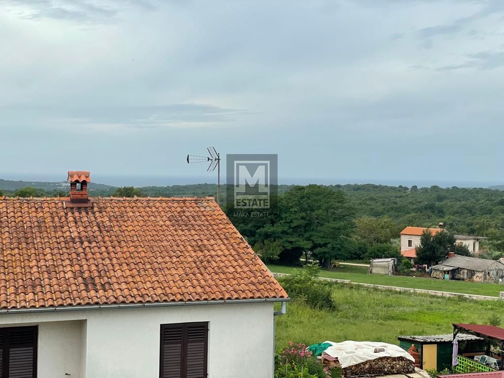 Parenzo, dintorni, appartamento al secondo piano con vista sul mare.