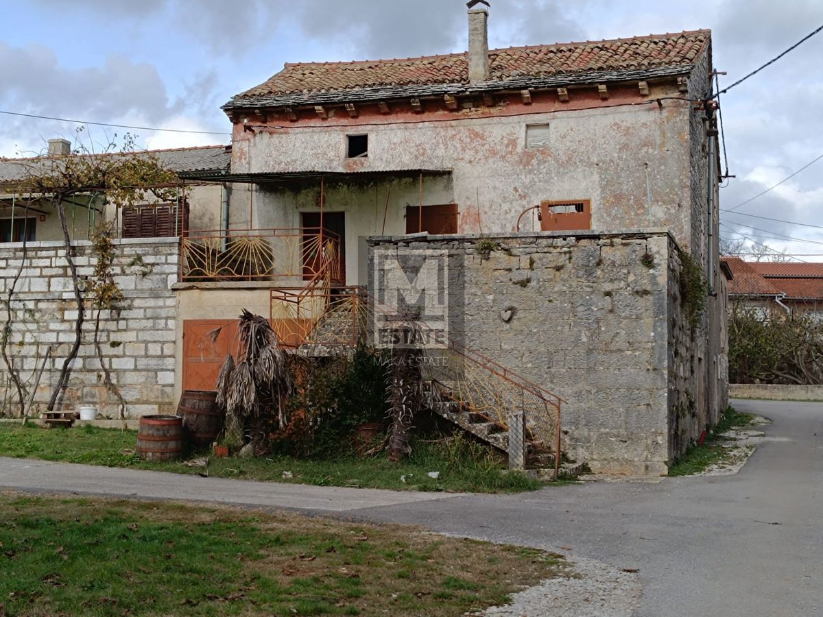 Parenzo, dintorni, casa in pietra da adattare!