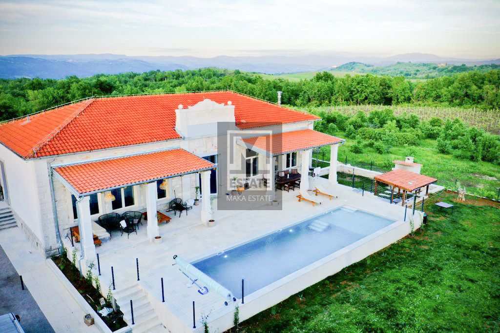 Parenzo, dintorni - Scuola rinnovata con piscina e sauna!