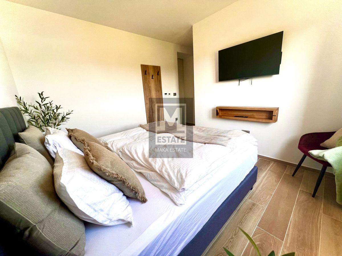 Parenzo, dintorni - Scuola rinnovata con piscina e sauna!