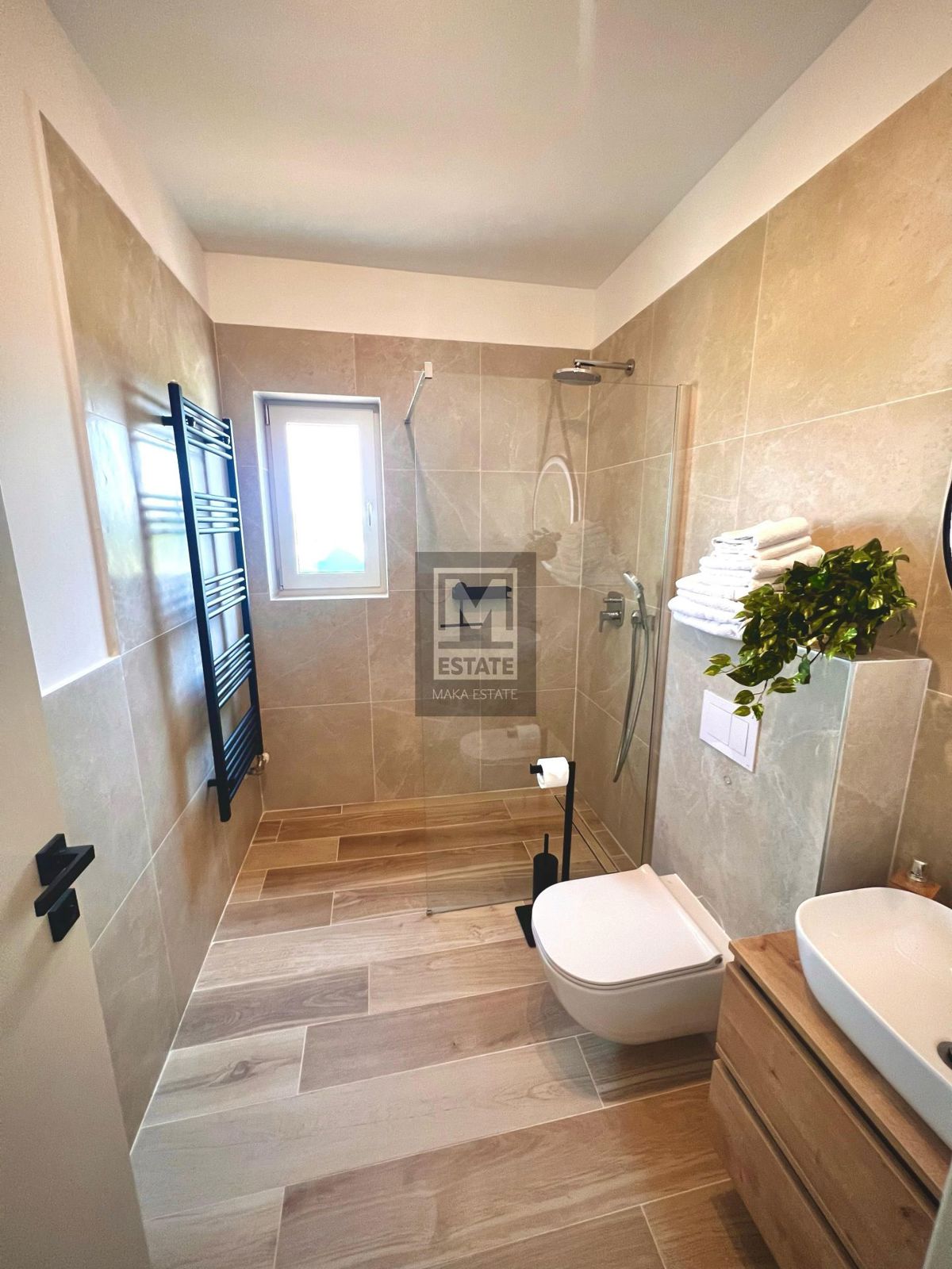 Parenzo, dintorni - Scuola rinnovata con piscina e sauna!