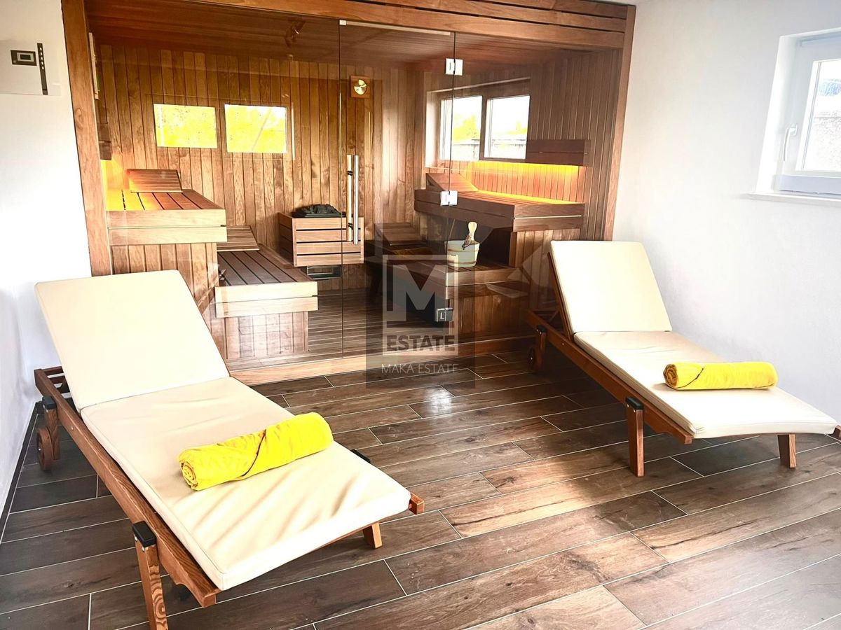 Parenzo, dintorni - Scuola rinnovata con piscina e sauna!