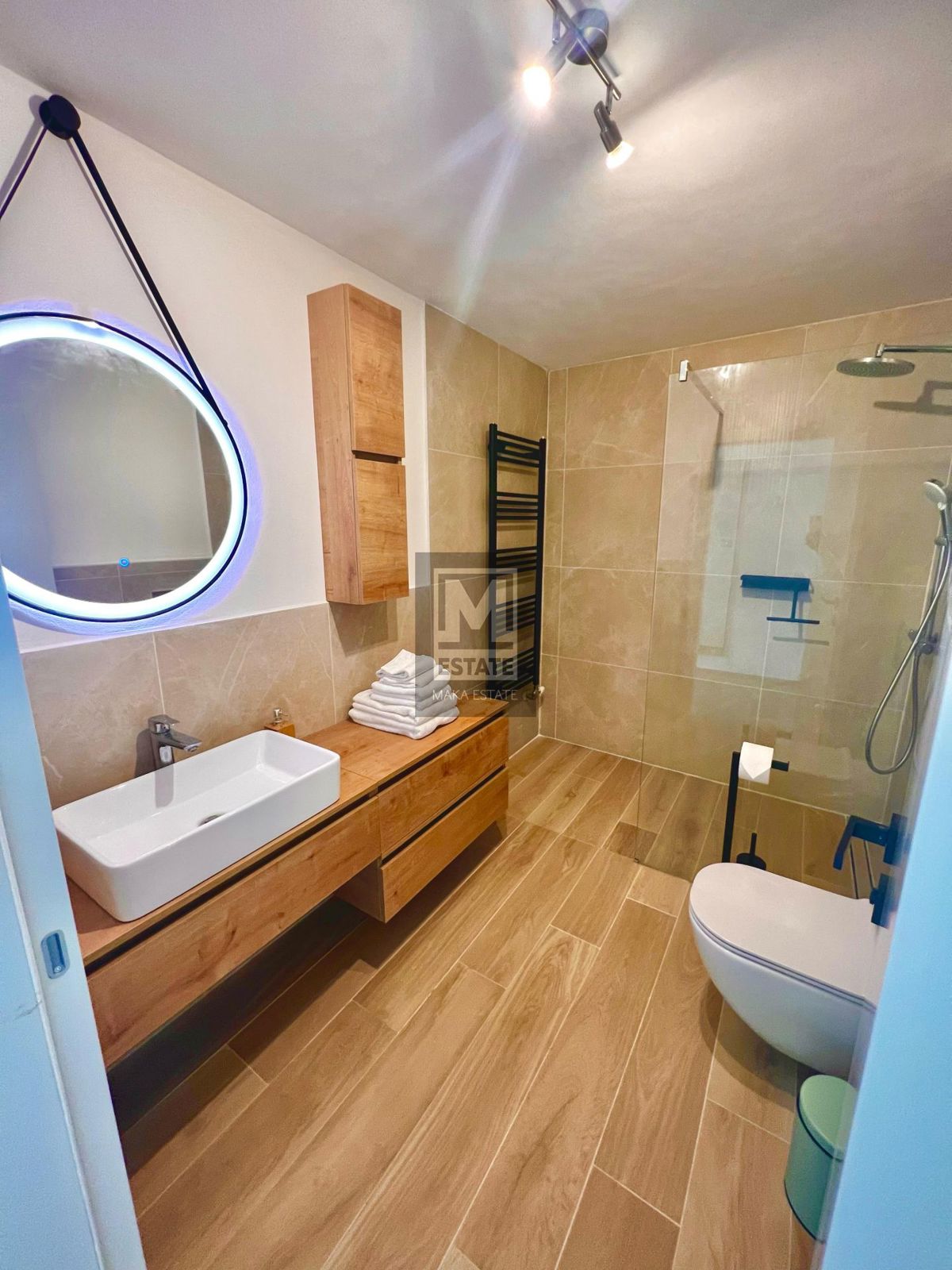 Parenzo, dintorni - Scuola rinnovata con piscina e sauna!
