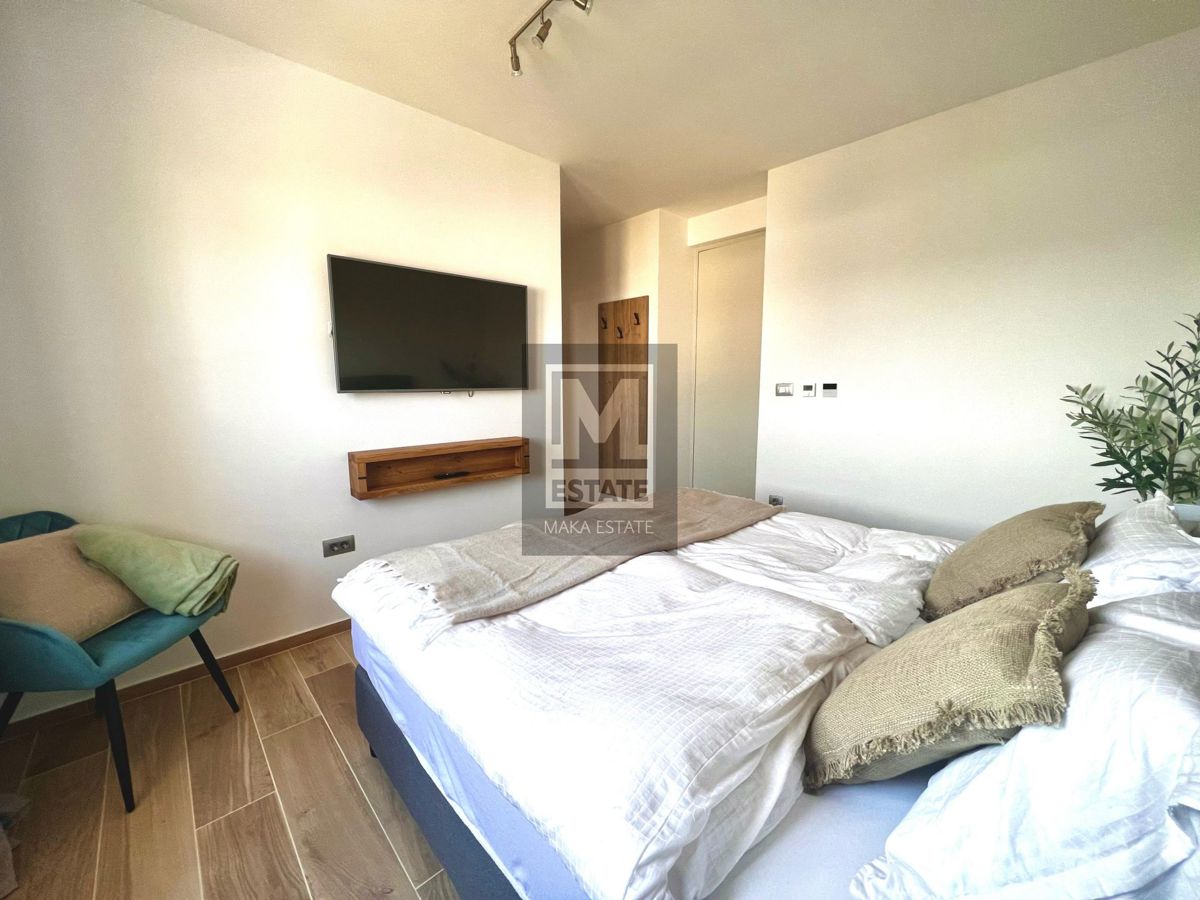 Parenzo, dintorni - Scuola rinnovata con piscina e sauna!