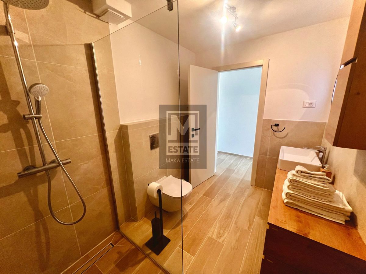Parenzo, dintorni - Scuola rinnovata con piscina e sauna!