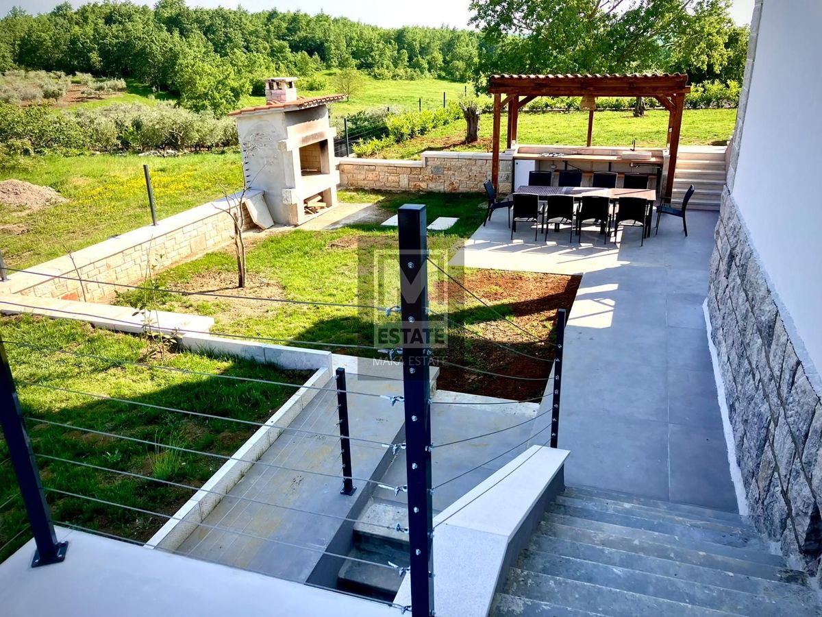 Parenzo, dintorni - Scuola rinnovata con piscina e sauna!