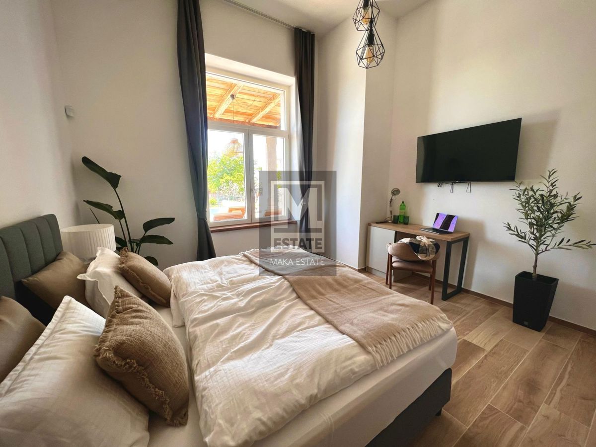 Parenzo, dintorni - Scuola rinnovata con piscina e sauna!