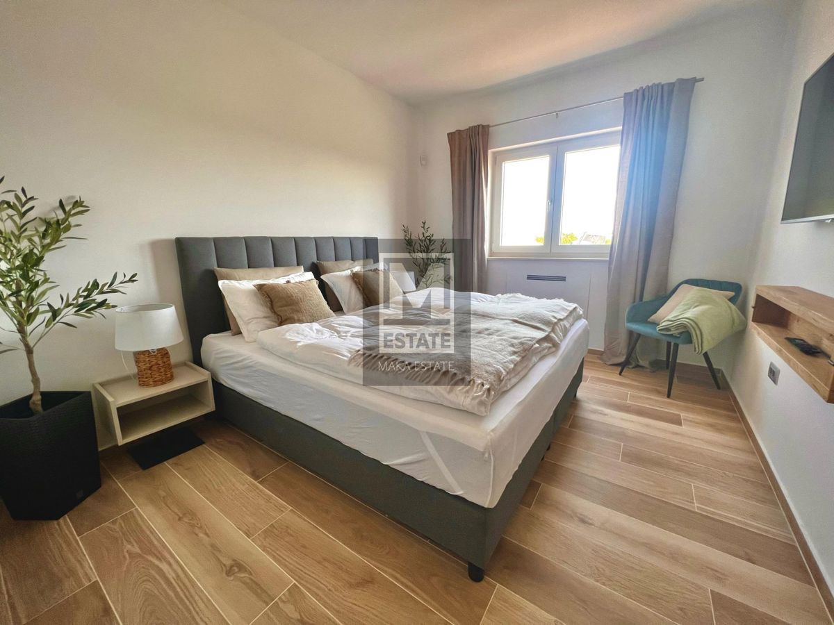 Parenzo, dintorni - Scuola rinnovata con piscina e sauna!