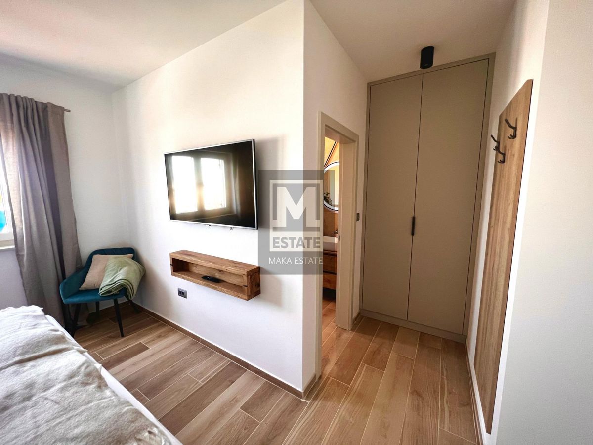 Parenzo, dintorni - Scuola rinnovata con piscina e sauna!