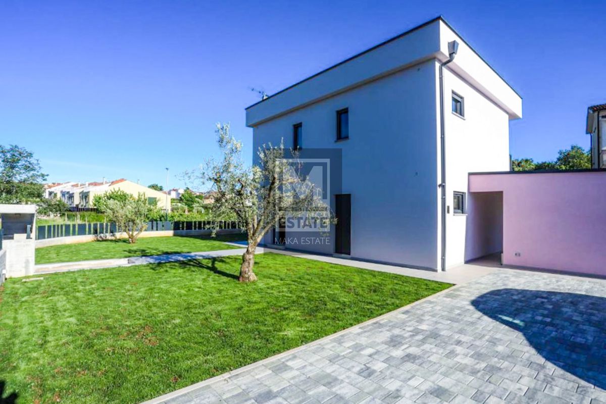 Parenzo, ottima villa con piscina a 800 m dal mare!