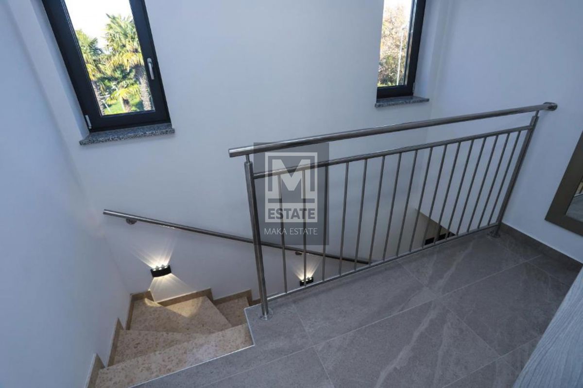 Parenzo, ottima villa con piscina a 800 m dal mare!