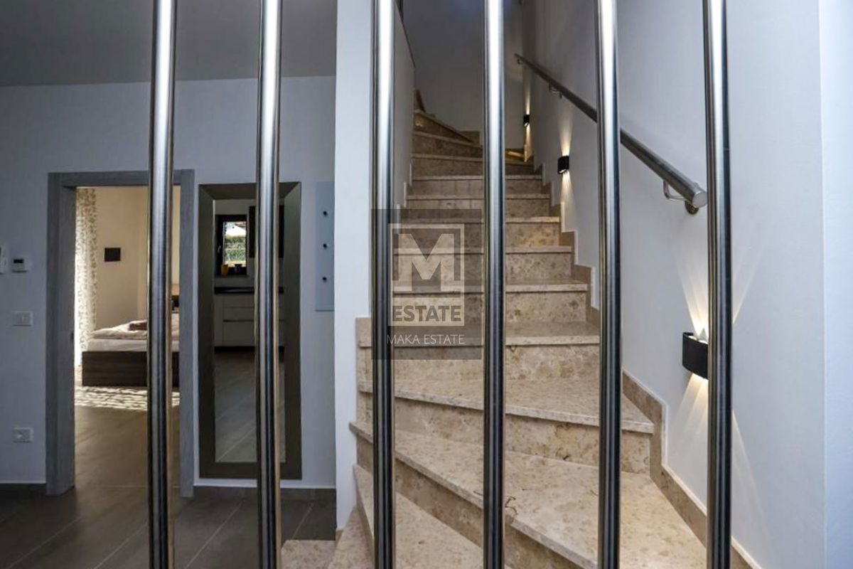 Parenzo, ottima villa con piscina a 800 m dal mare!
