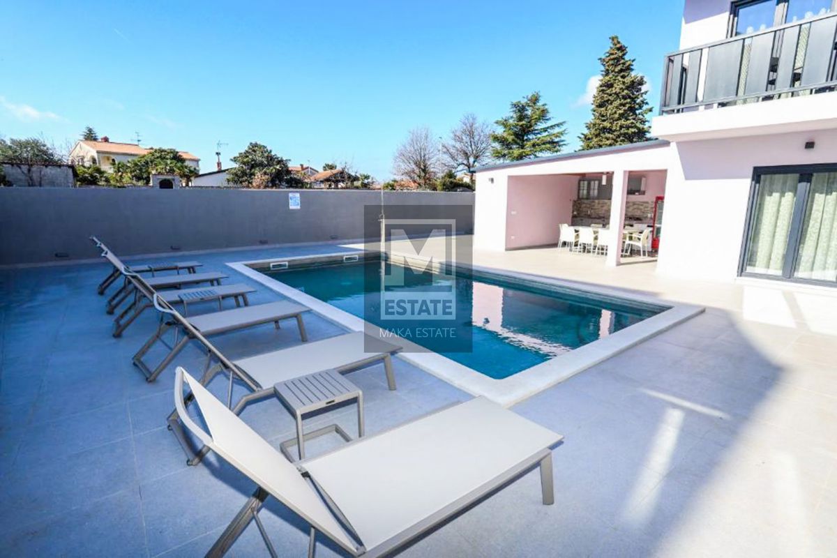 Parenzo, ottima villa con piscina a 800 m dal mare!
