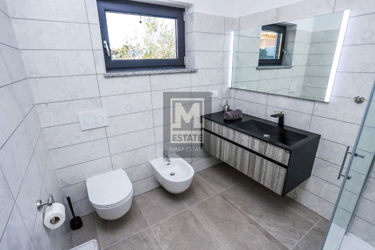 Parenzo, ottima villa con piscina a 800 m dal mare!
