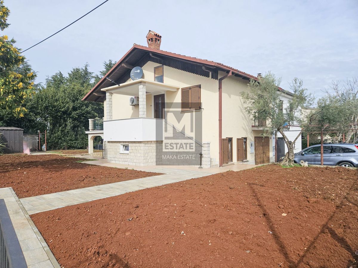 Parenzo, casa bifamiliare con due appartamenti e giardino in una posizione ambita!