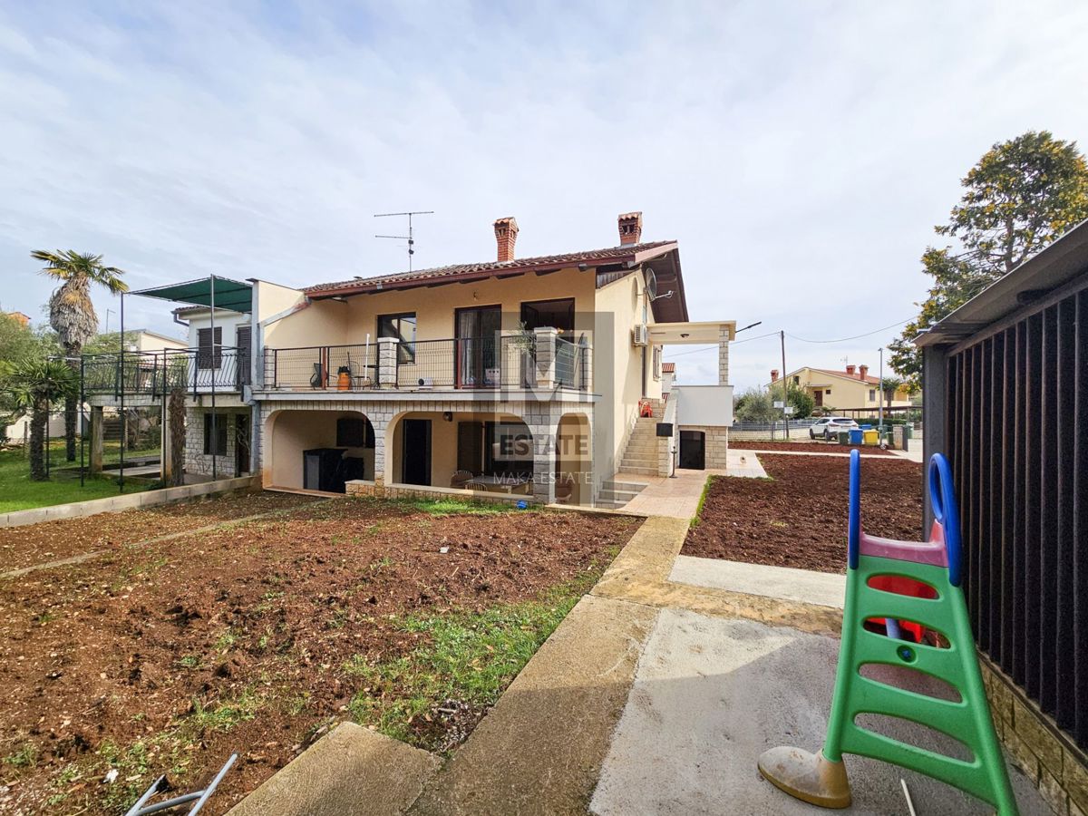 Parenzo, casa bifamiliare con due appartamenti e giardino in una posizione ambita!