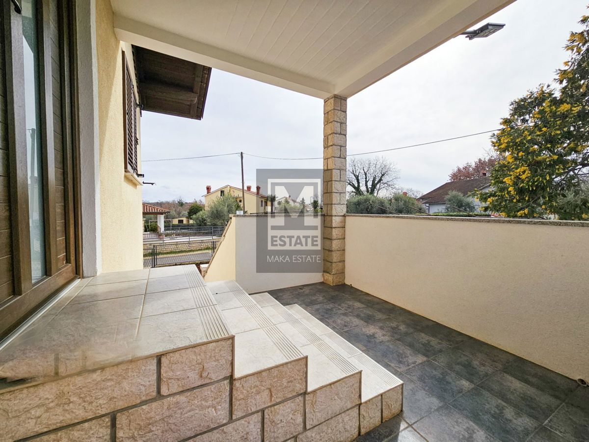 Parenzo, casa bifamiliare con due appartamenti e giardino in una posizione ambita!