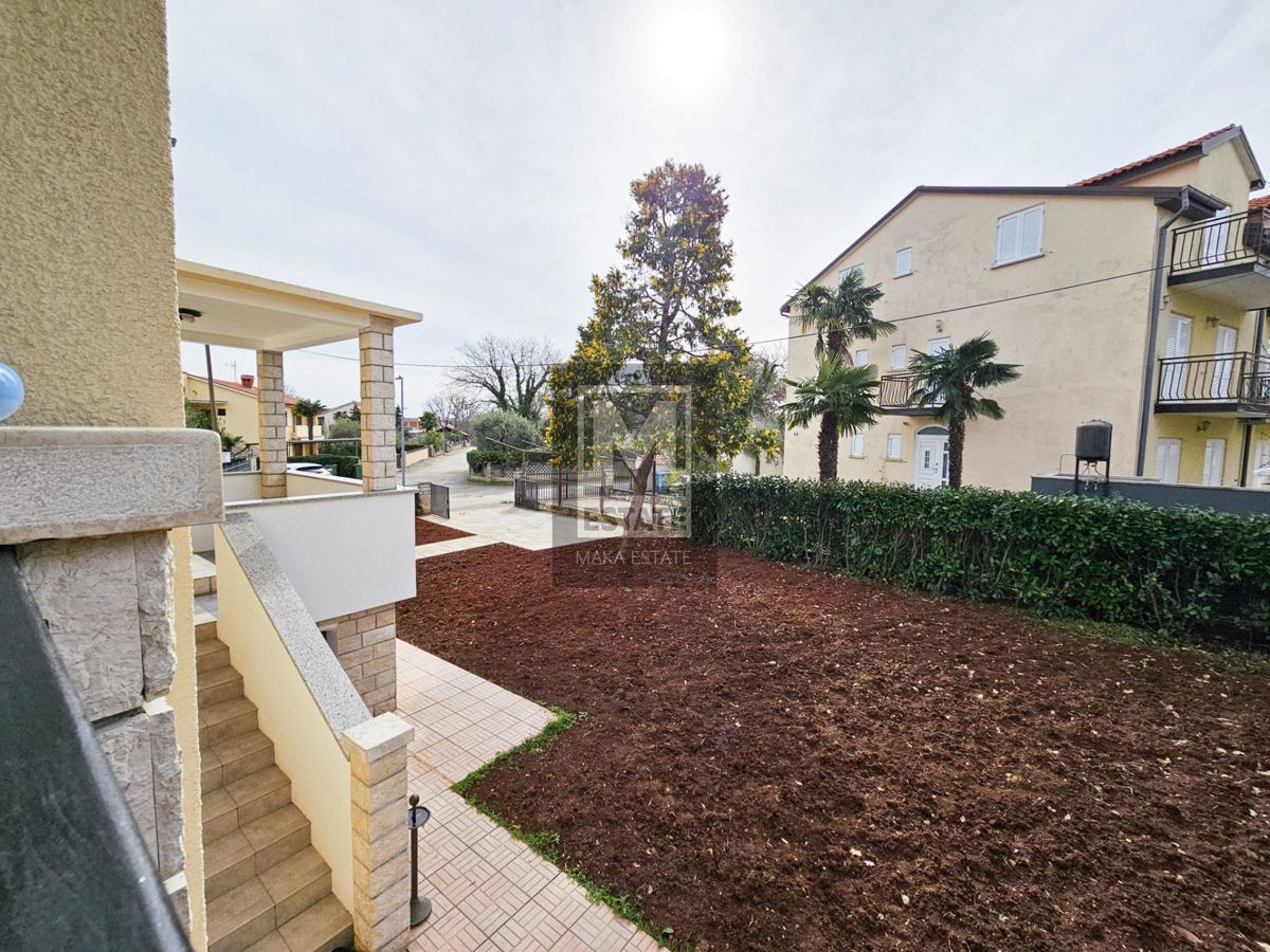 Parenzo, casa bifamiliare con due appartamenti e giardino in una posizione ambita!