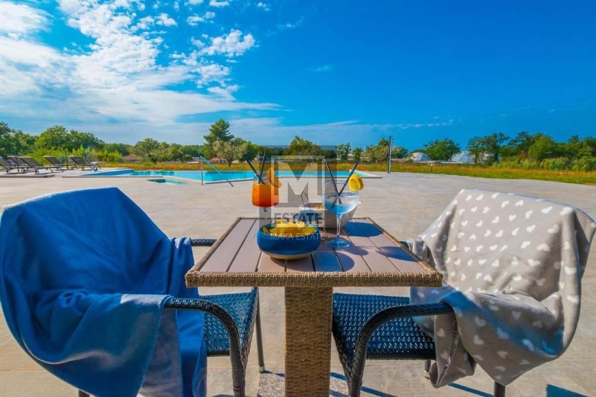 Parenzo, dintorni, ottimo hotel a 4 stelle vicino al mare!