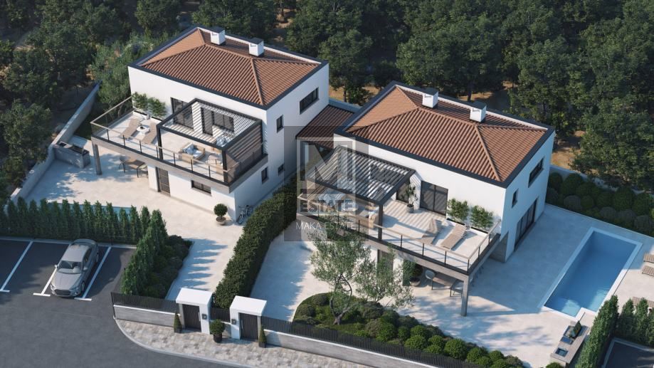 Parenzo, dintorni, Due case con piscina in fase Rohbau