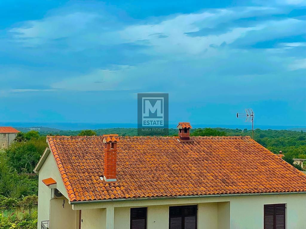 Parenzo, dintorni, appartamento al primo piano con vista sul mare.