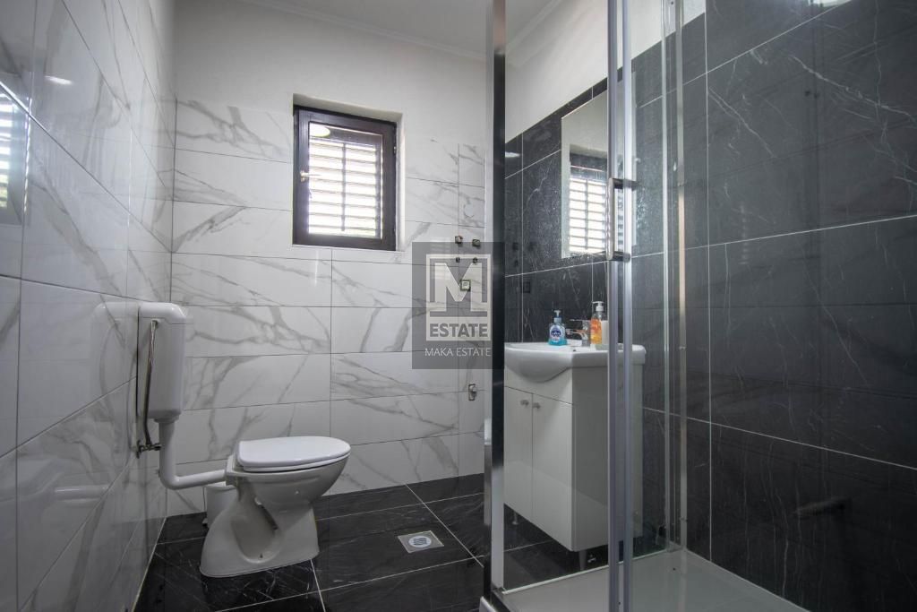 Parenzo, dintorni, ottima villa con piscina e ampio giardino!