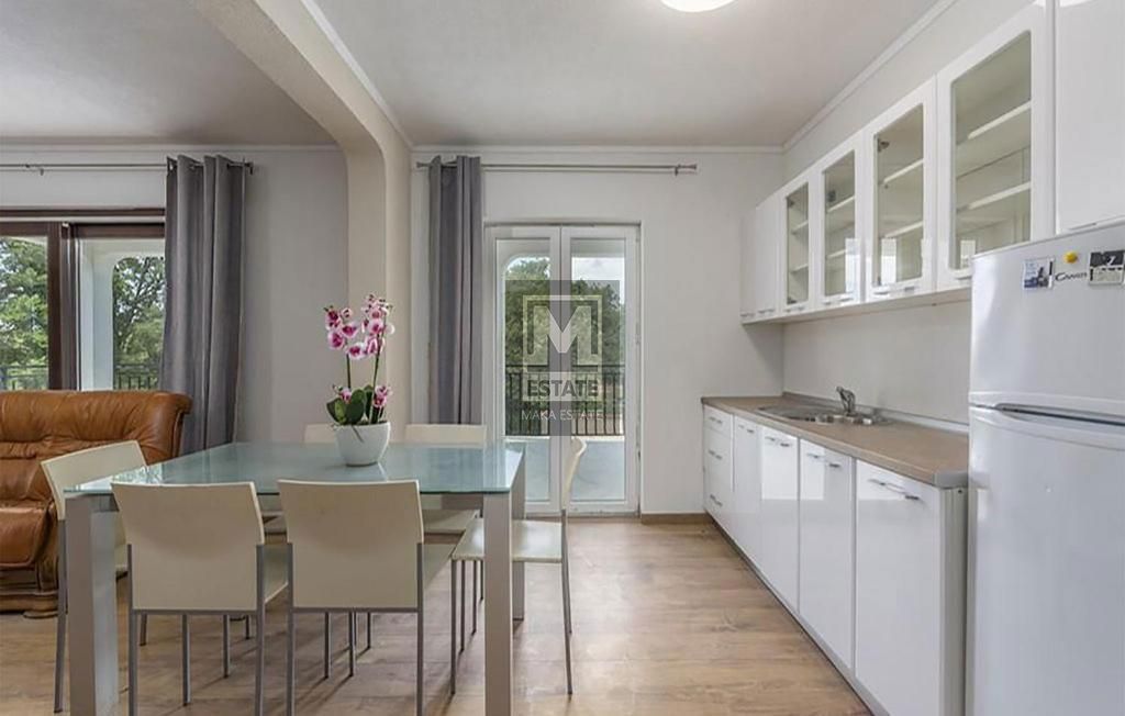 Parenzo, dintorni, ottima villa con piscina e ampio giardino!