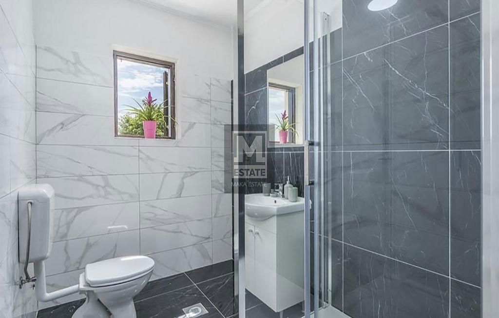 Parenzo, dintorni, ottima villa con piscina e ampio giardino!