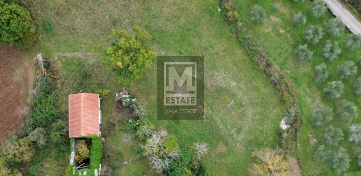 Istria, Oprtalj, tenuta con ampio terreno e vista mare!