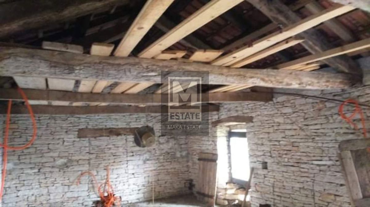 Istria, Oprtalj, tenuta con ampio terreno e vista mare!