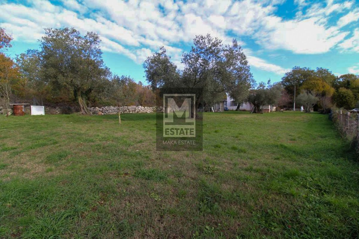 Kanfanar, dintorni, casa bifamiliare con ampio giardino!