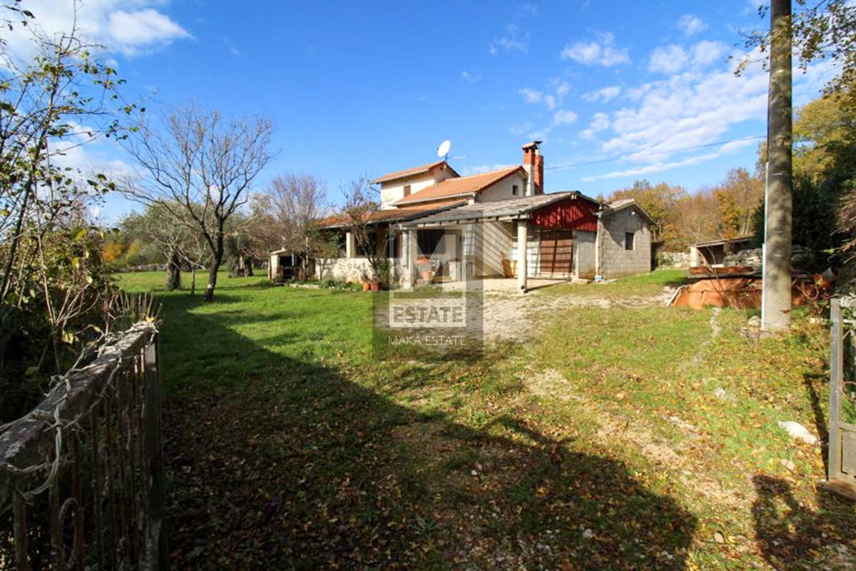 Kanfanar, dintorni, casa bifamiliare con ampio giardino!