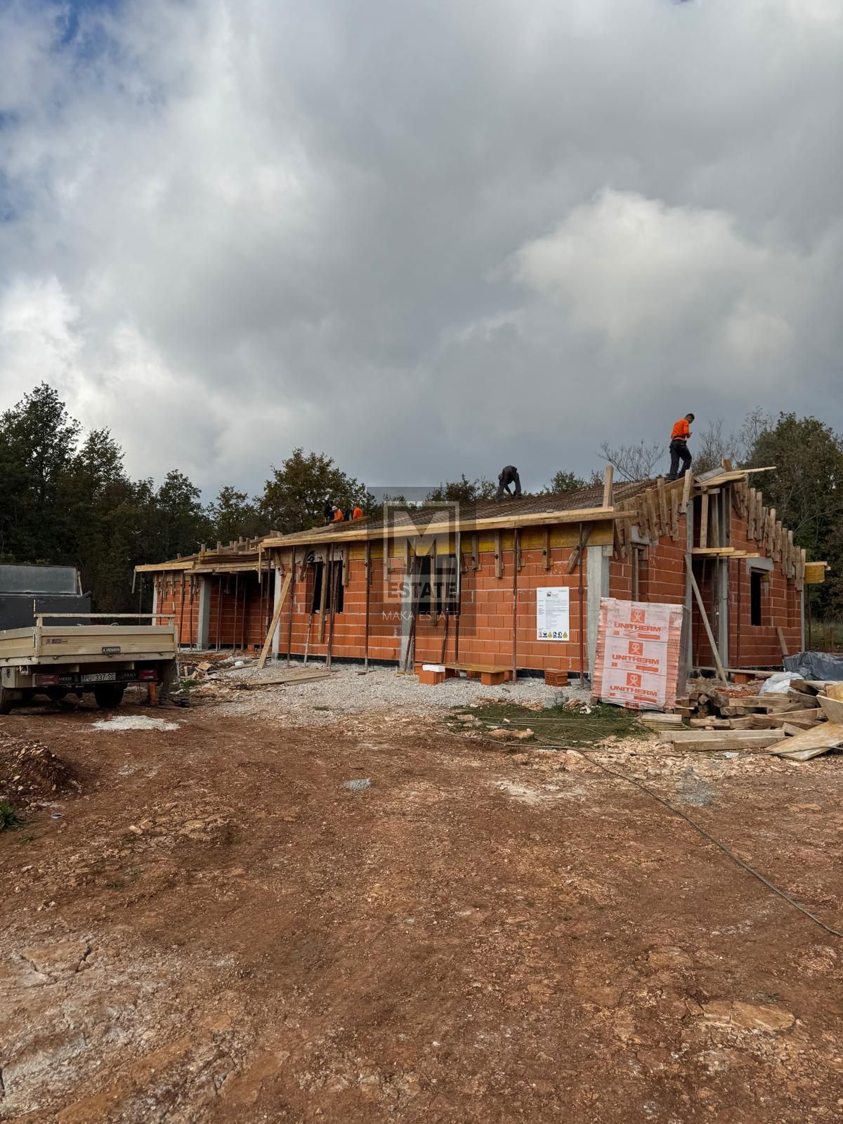 Parenzo, dintorni, ottima casa a un piano con piscina!