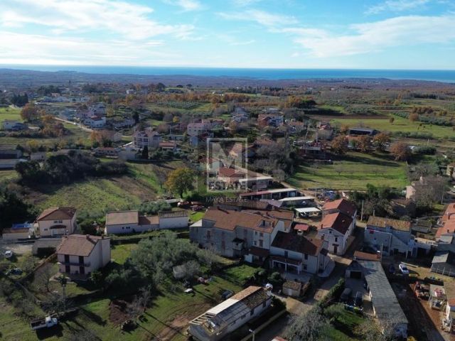 Parenzo, Kaštelir-Tadini, 2 Terreno edificabile con permesso di costruire per due case e terreno agricolo!!