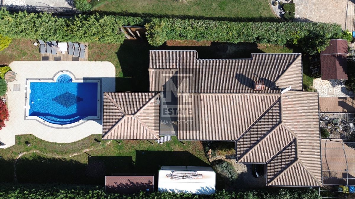 Parenzo, dintorni, Bella casa su un piano con piscina