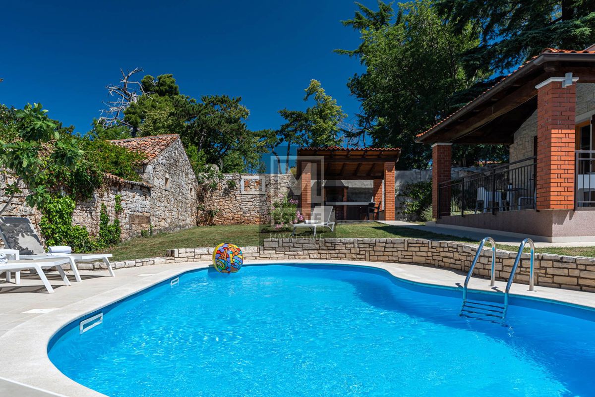 Parenzo, dintorni, bella casa con piscina in un posto tranquillo!