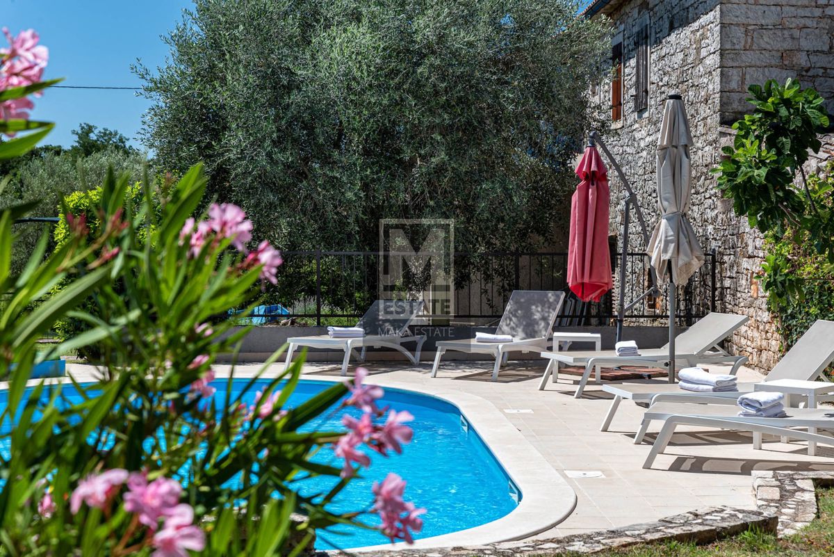 Parenzo, dintorni, bella casa con piscina in un posto tranquillo!