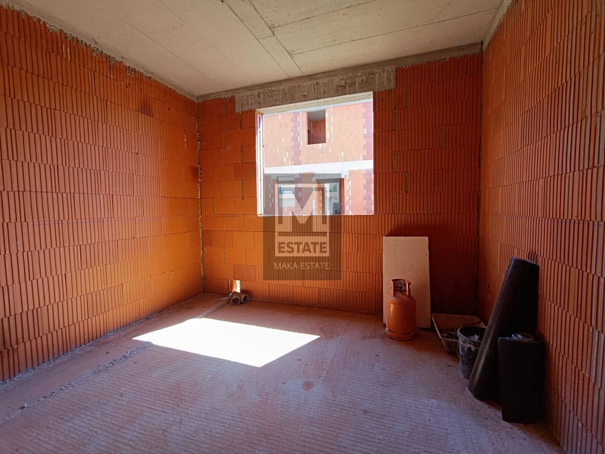 Parenzo, dintorni, casa moderna in fondo alla fila in una posizione tranquilla