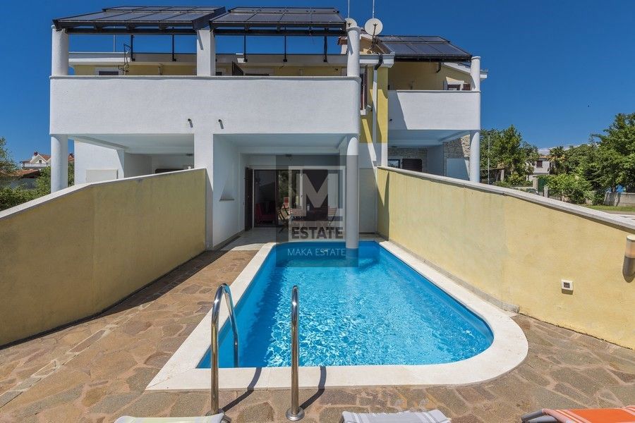 Cittanova, dintorni, casa a schiera con piscina e 3 camere da letto