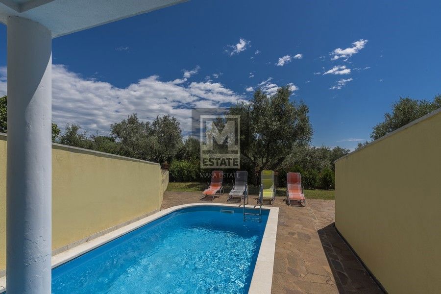 Cittanova, dintorni, casa a schiera con piscina e 3 camere da letto