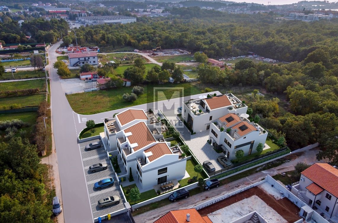 Parenzo, dintorni, moderna casa a schiera, a 2 km dal mare!