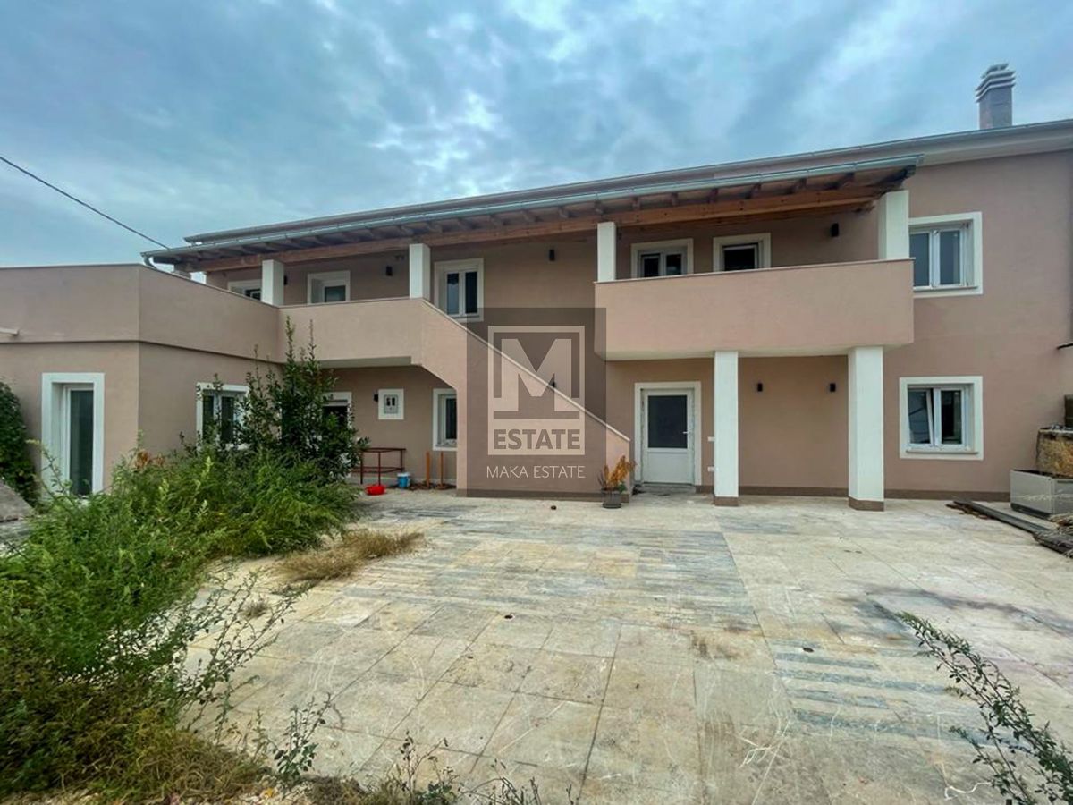 Istria, Medolino, casa con tre appartamenti con vista mare!