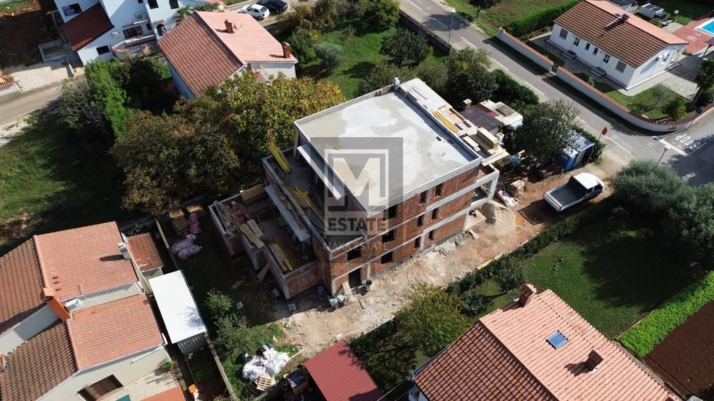 Parenzo, dintorni, spazioso appartamento al secondo piano!