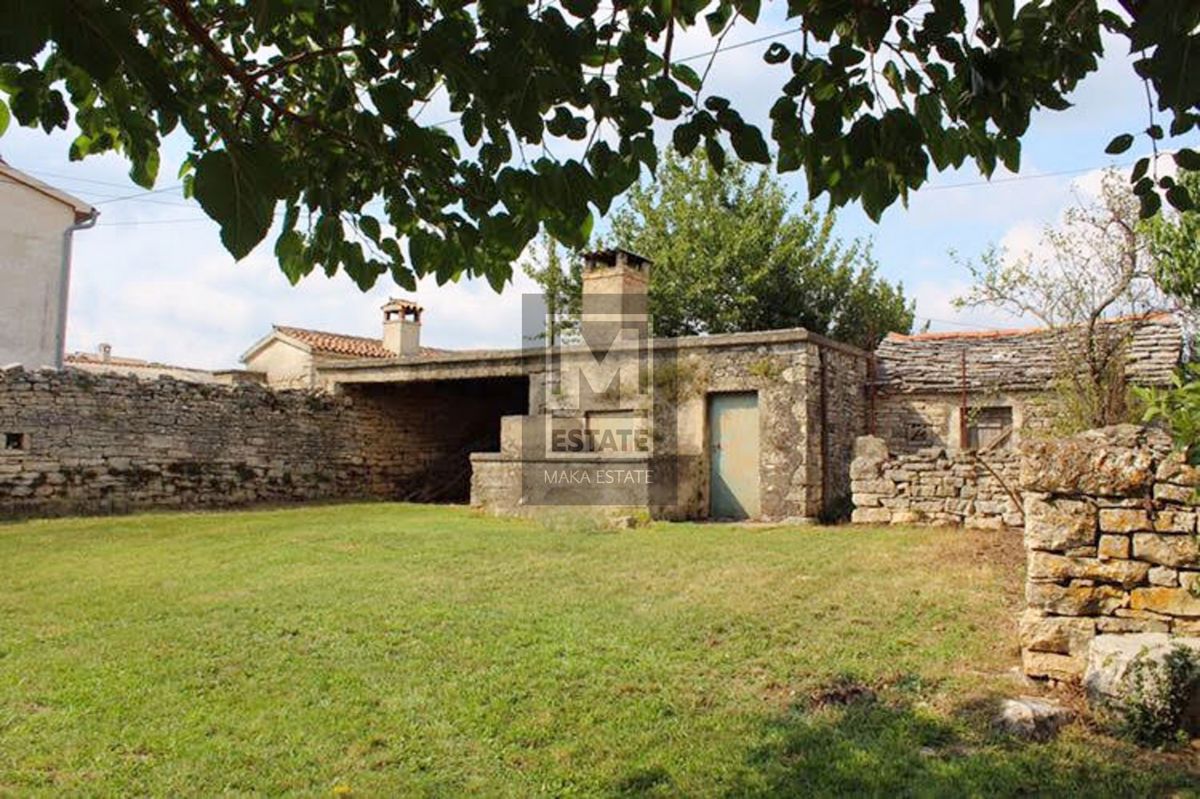 Parenzo, dintorni, antico con ampio giardino!