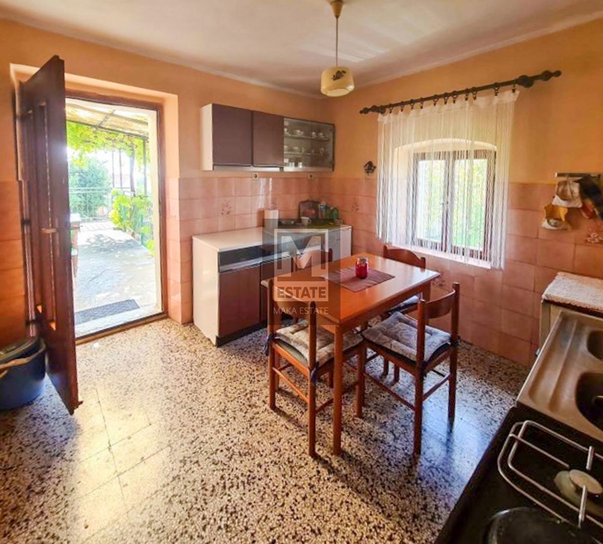Parenzo, dintorni, antico con ampio giardino!