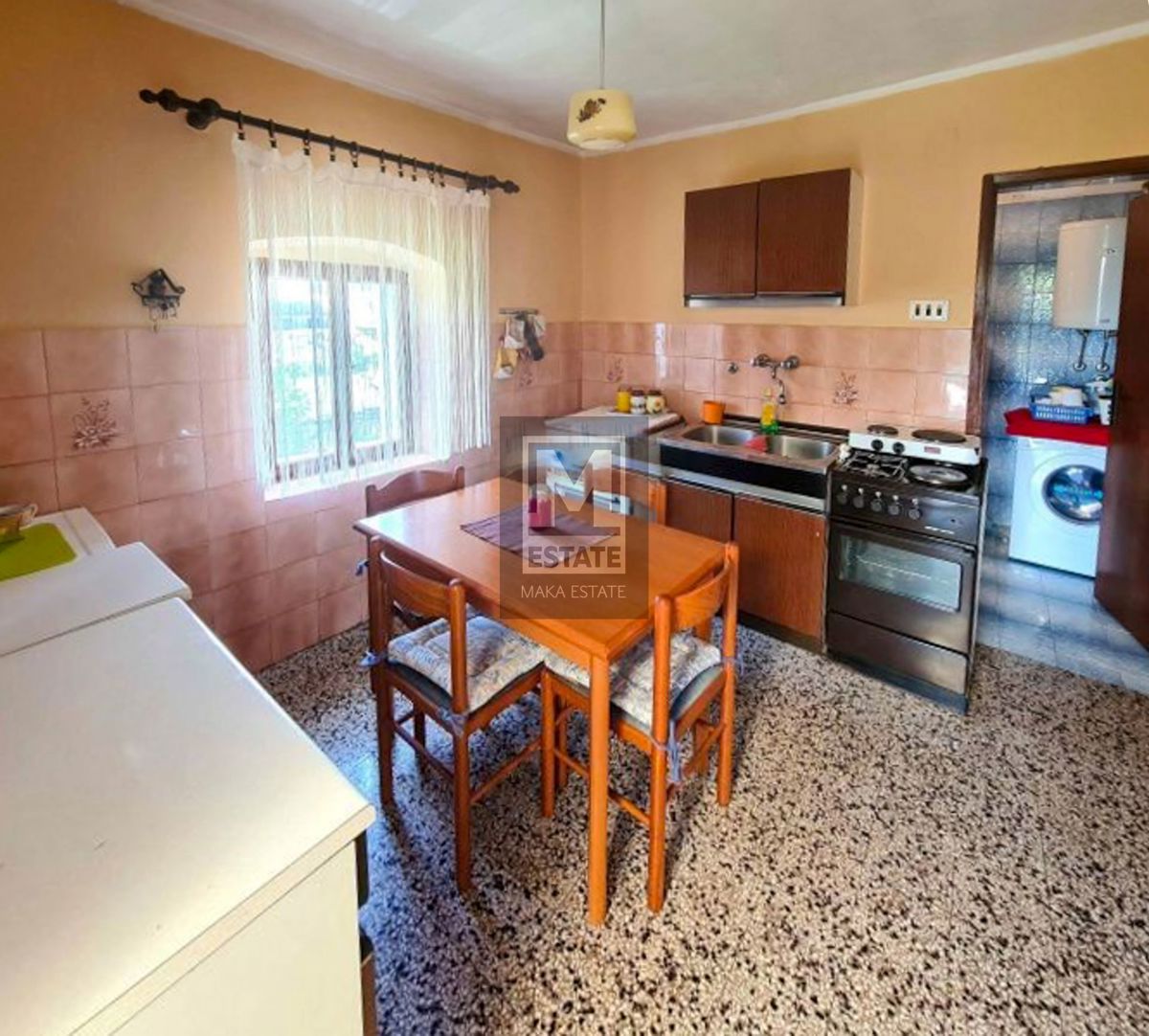 Parenzo, dintorni, antico con ampio giardino!