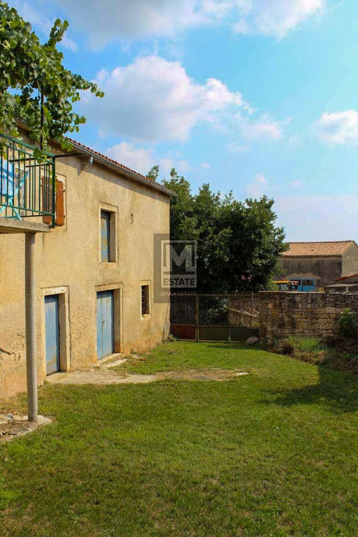 Parenzo, dintorni, antico con ampio giardino!